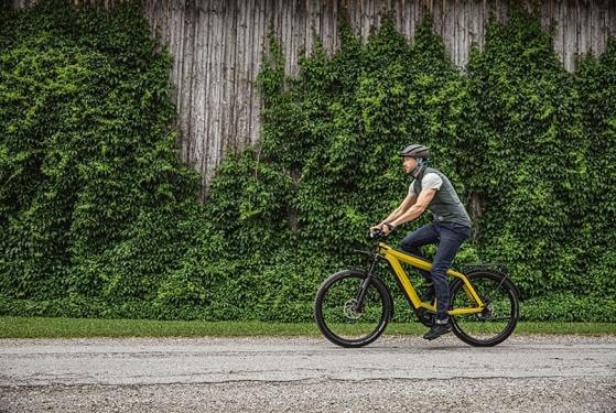 Bicicletă electrică RM Supercharger GT vario HS HE53 cm '23 galbenă (1250Wh, Nyon, GX, cu geantă de blocare)