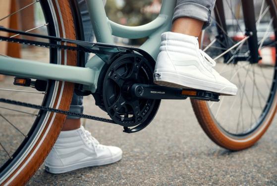 Bicicleta electrica alba RM Swing silent US51 cm '23 (500Wh, Intuvia, cu geanta de blocare, cos fata)